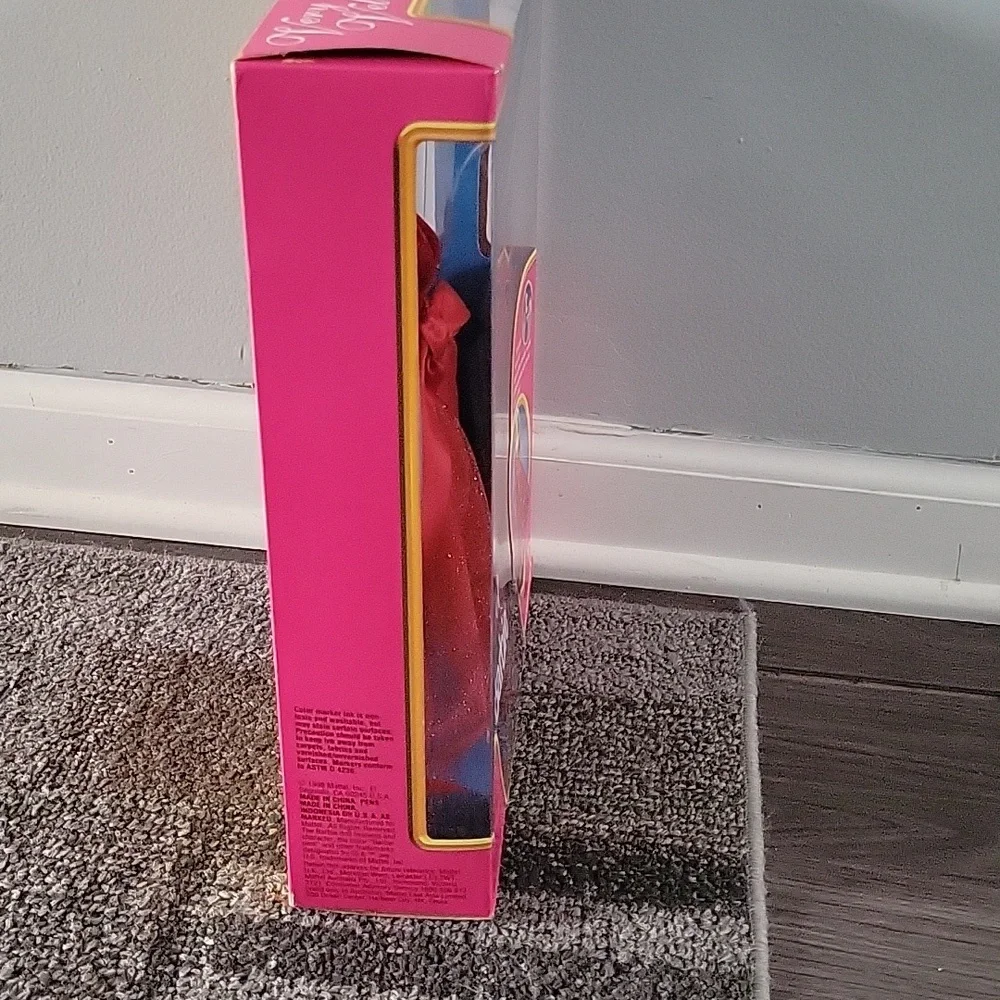 Very Velvet Barbie - Picture 6 of 7